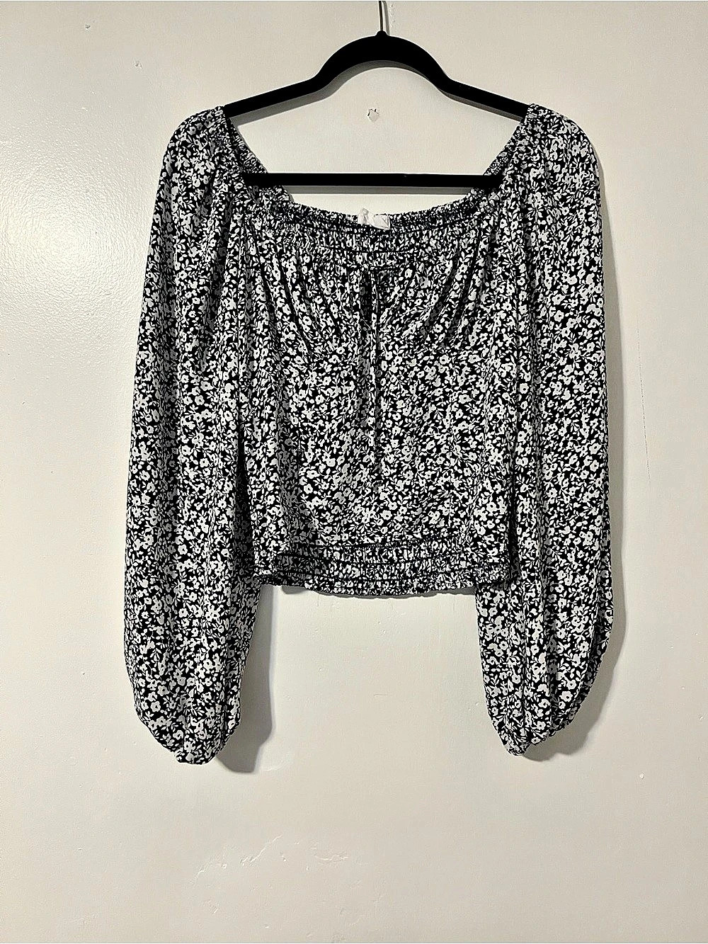 Sienna Sky Floral Cropped Blouse in Black & White Size Medium